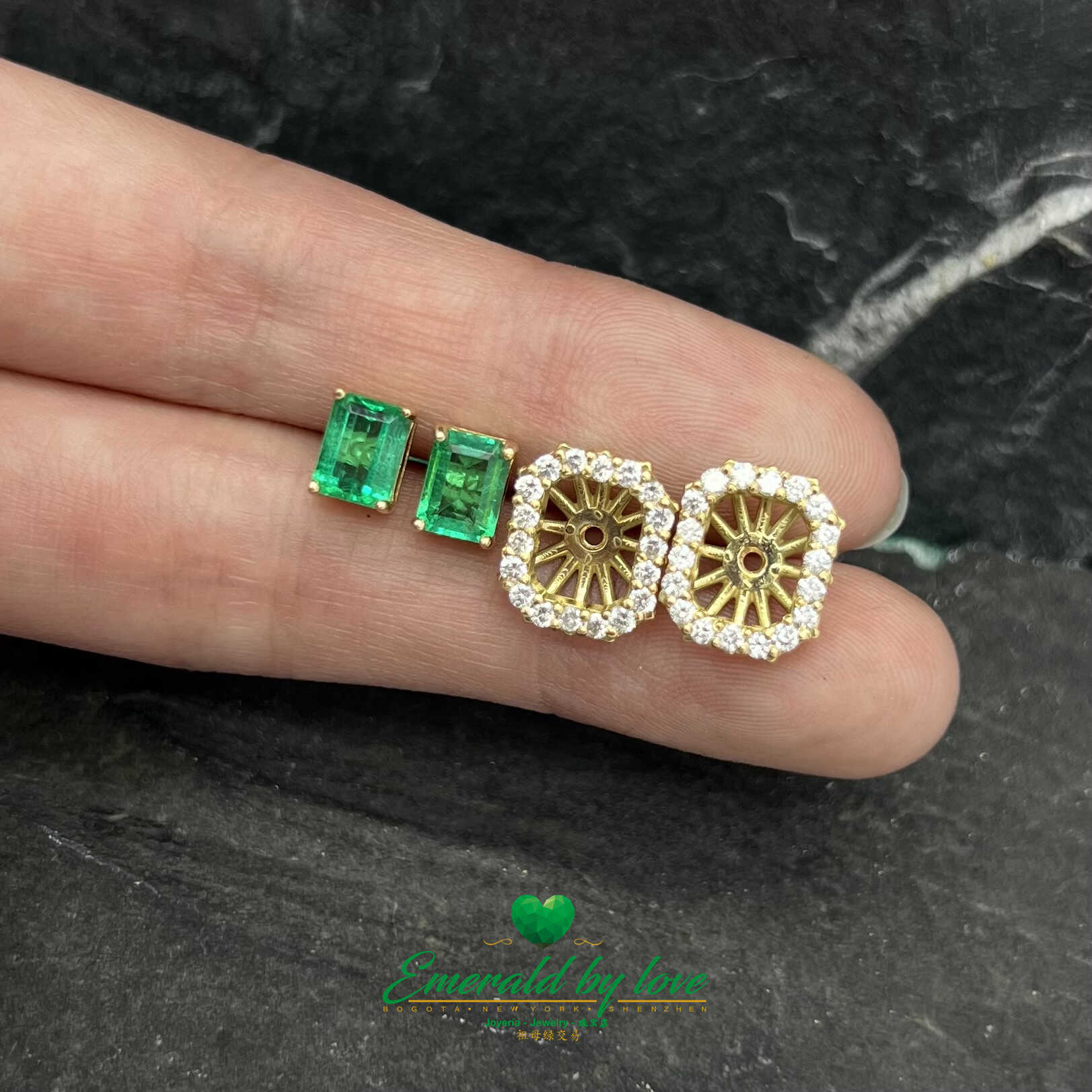 Colombian Elegance: 18k Yellow Gold Earrings with Colombian Emeralds and Diamonds