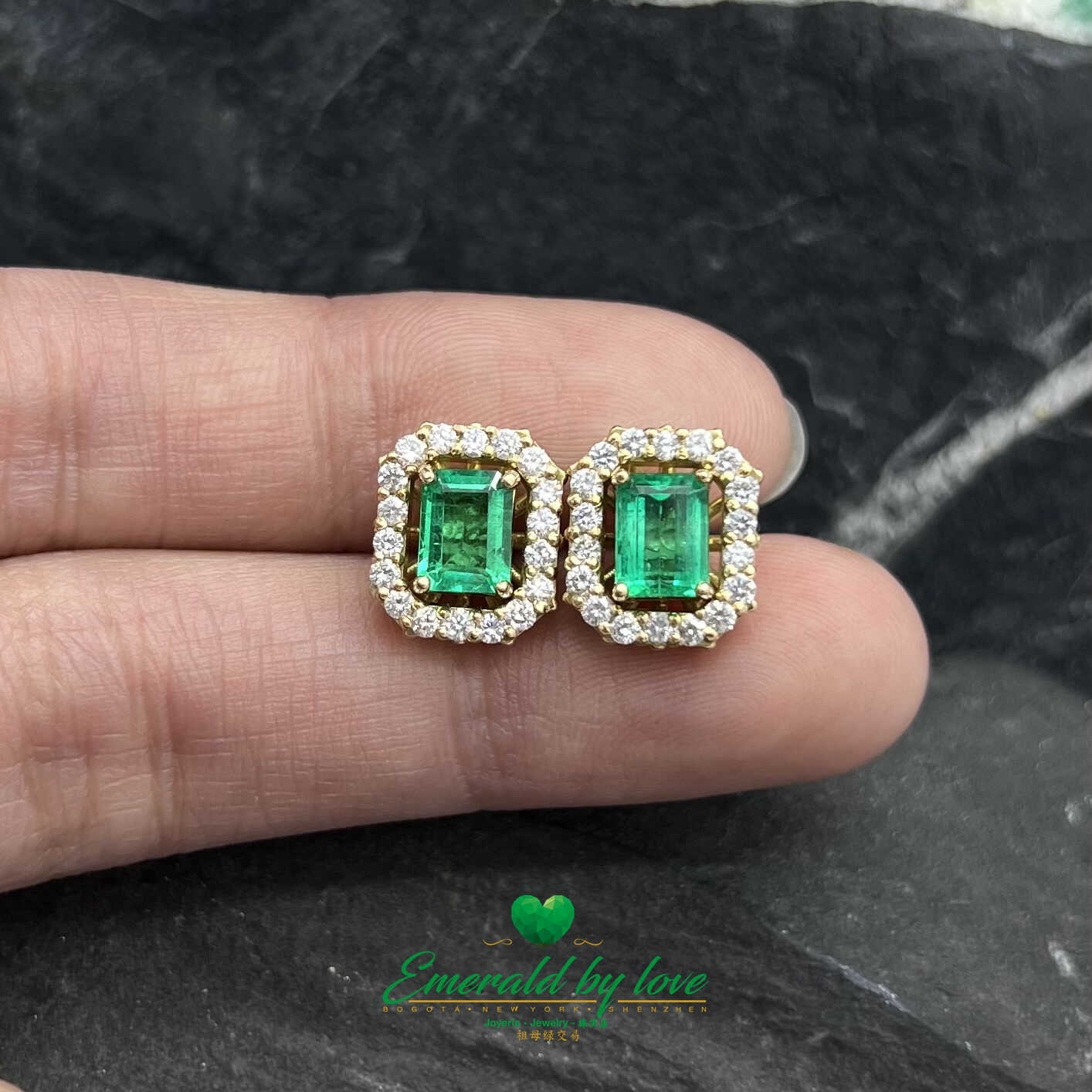 Colombian Elegance: 18k Yellow Gold Earrings with Colombian Emeralds and Diamonds