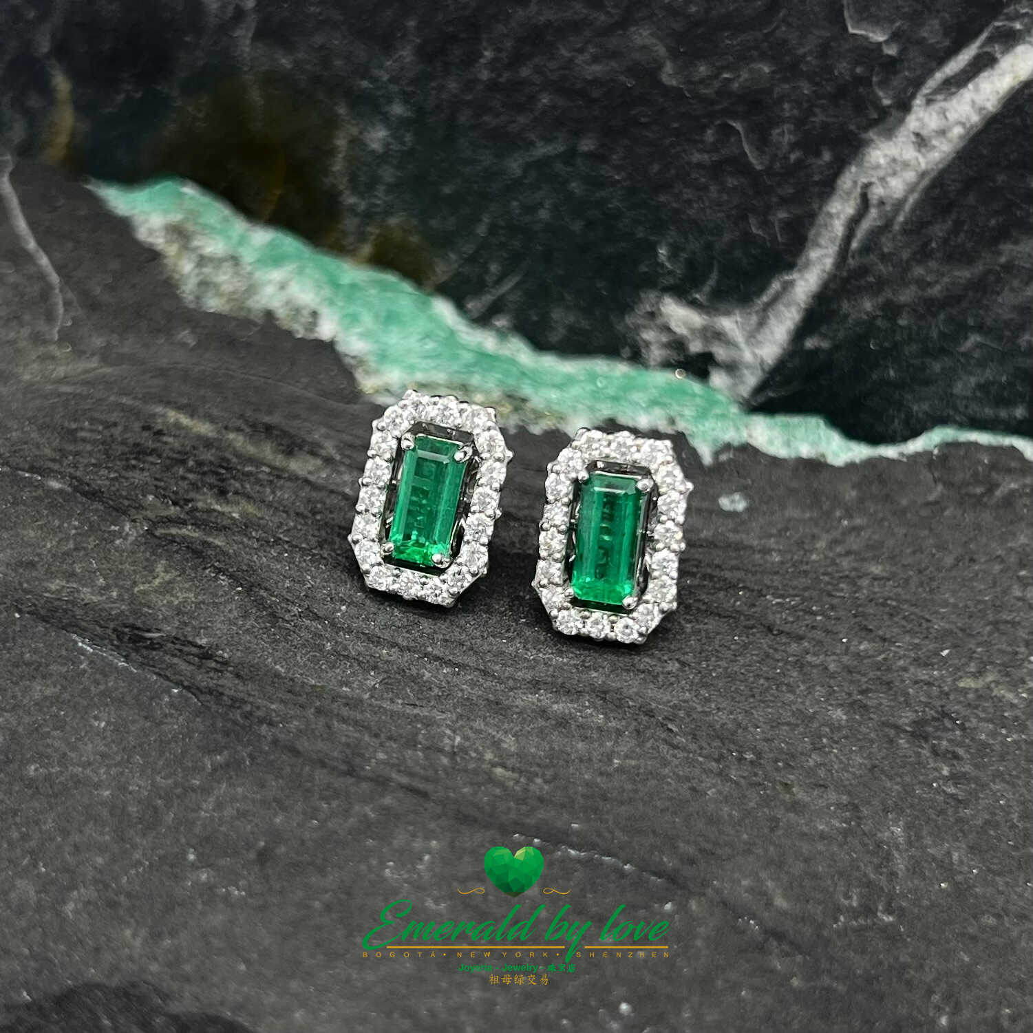 Pure Radiance: 18k White Gold Earrings with Colombian Emeralds and Diamonds