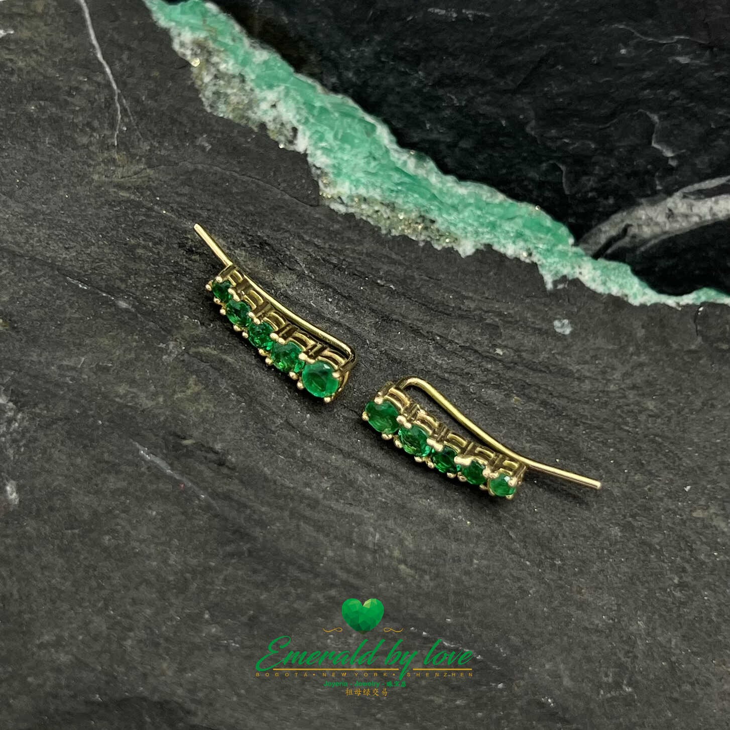 Contemporary Chic: 18k Yellow Gold Earrings with Round Colombian Emeralds