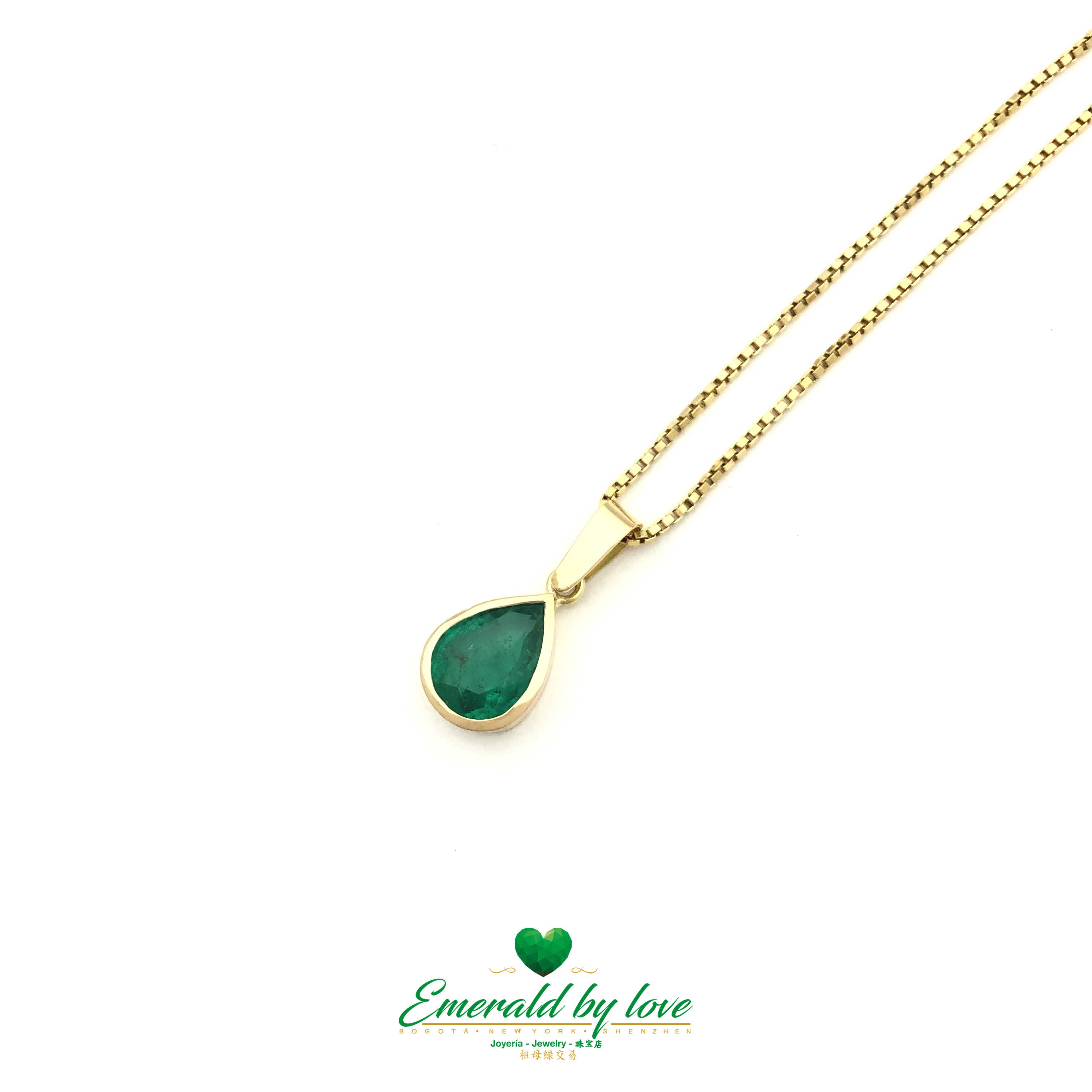 18K Yellow Gold Pendant with Exceptional Pear-Shaped Emerald