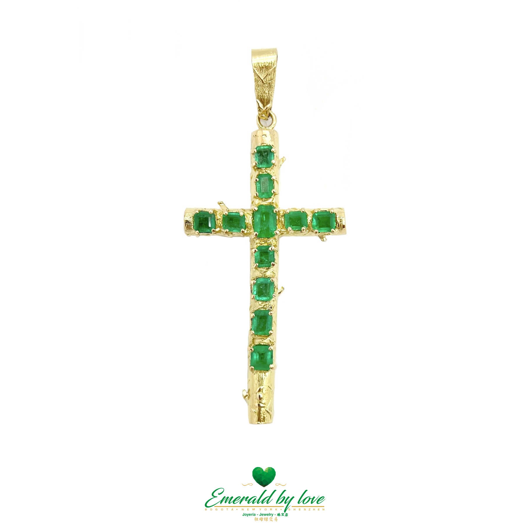 Pendentif croix captivant en or jaune 18 carats avec émeraudes mélangées colombiennes authentiques