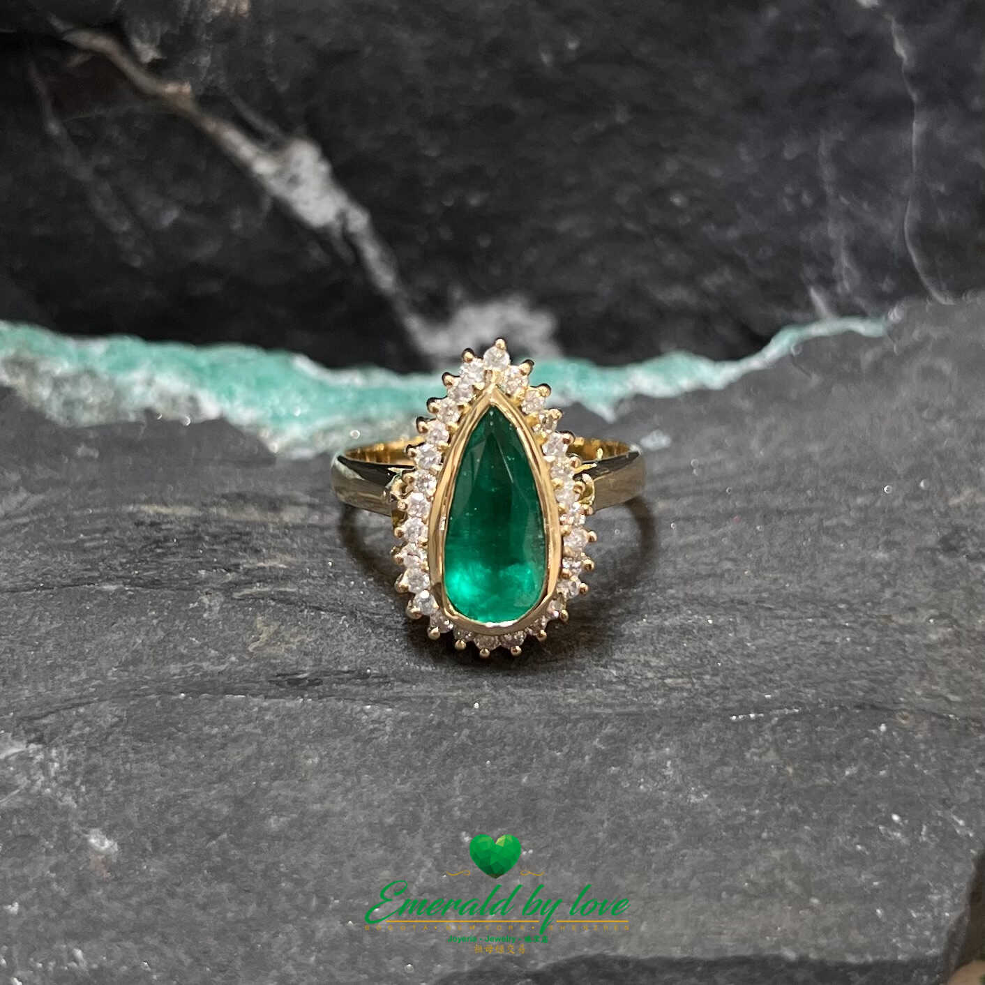 Spectacular Marquise Design: Teardrop Emerald Surrounded by Diamonds in Yellow Gold