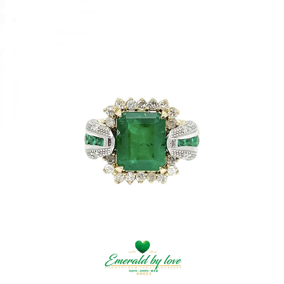 Square-Shaped Colombian emerald ring in nice 18k gold