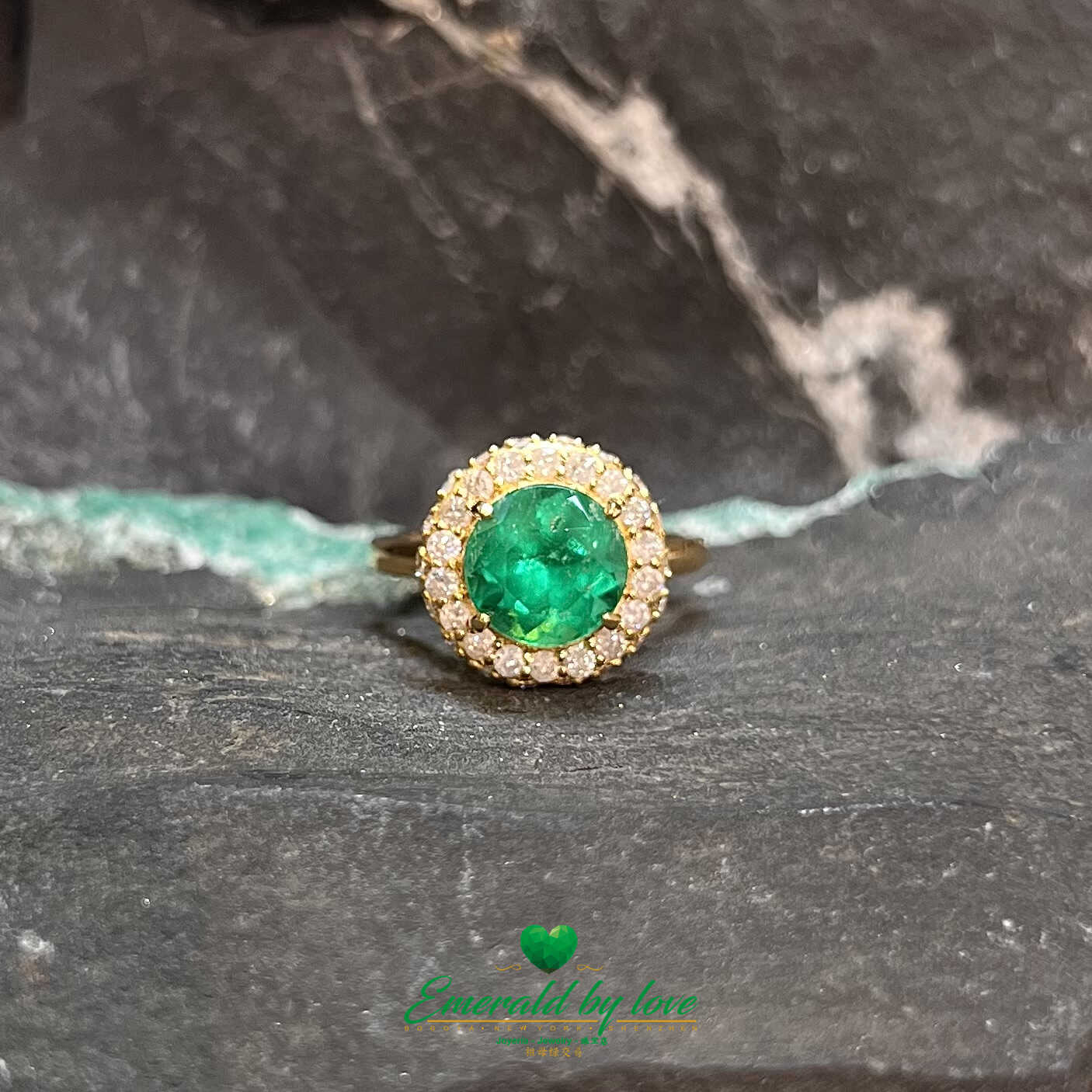 Round-Cut Emerald Ring with Diamond Halo in Yellow Gold