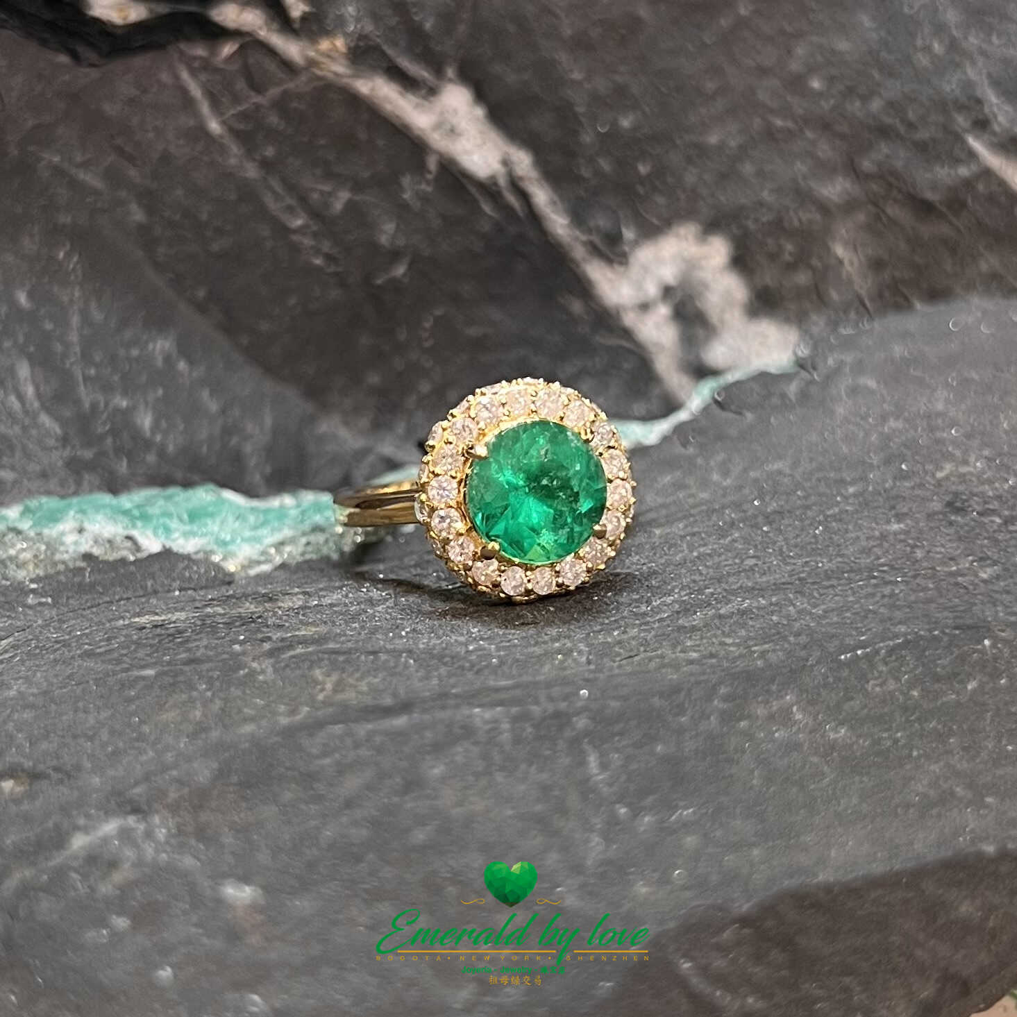 Round-Cut Emerald Ring with Diamond Halo in Yellow Gold