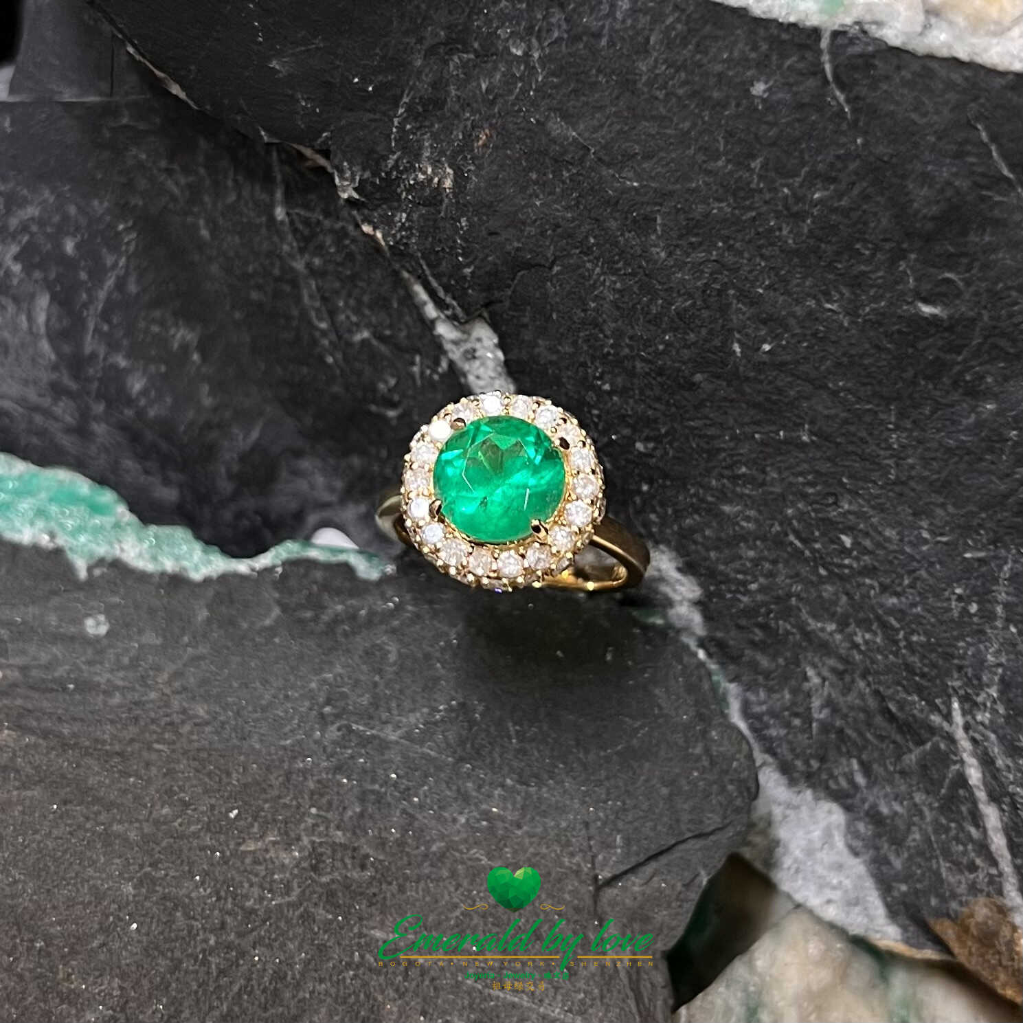 Round-Cut Emerald Ring with Diamond Halo in Yellow Gold