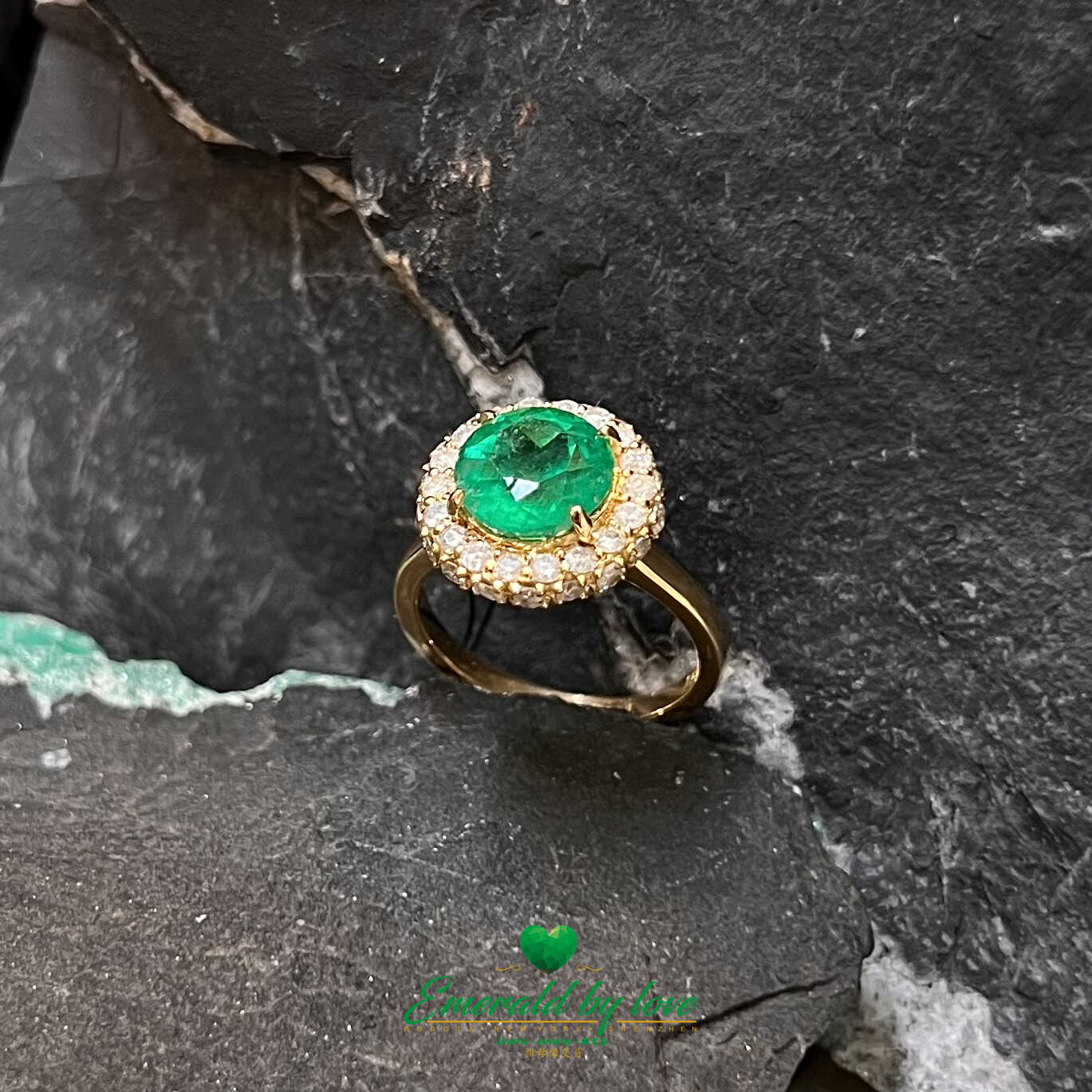 Round-Cut Emerald Ring with Diamond Halo in Yellow Gold