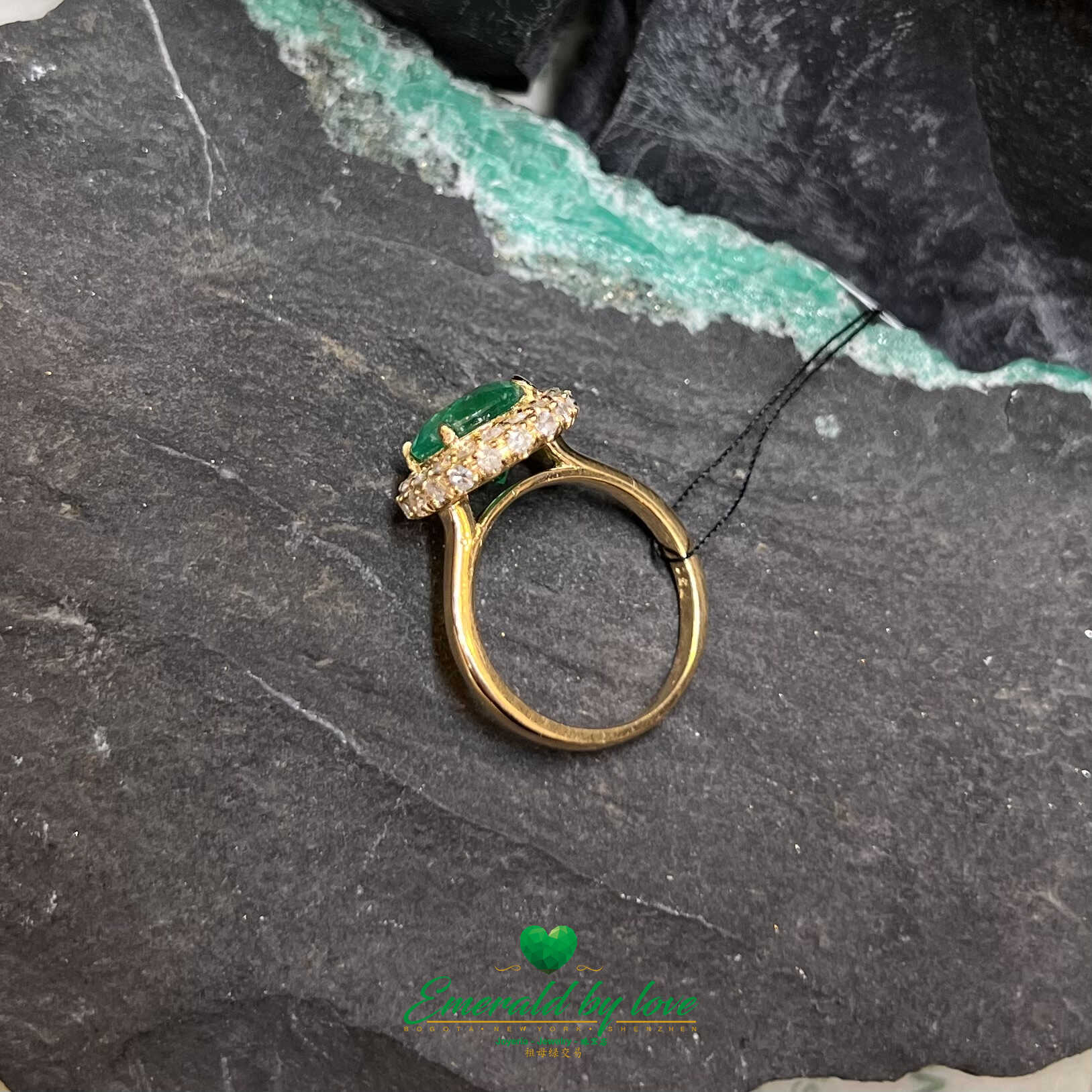 Round-Cut Emerald Ring with Diamond Halo in Yellow Gold