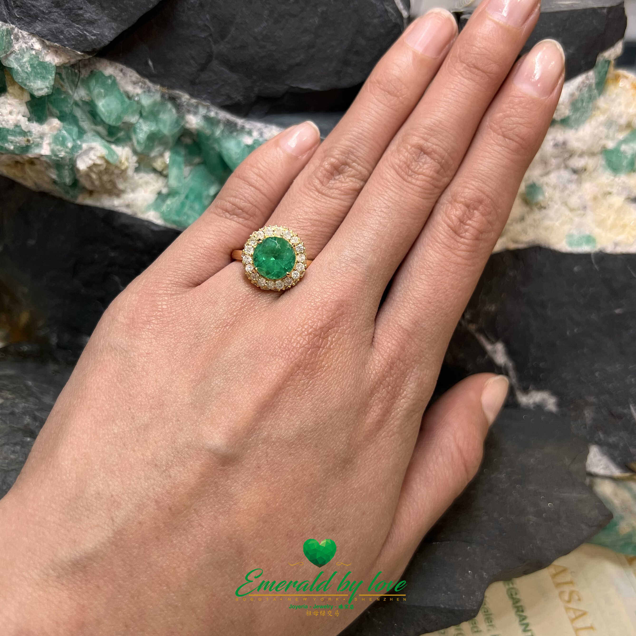 Round-Cut Emerald Ring with Diamond Halo in Yellow Gold