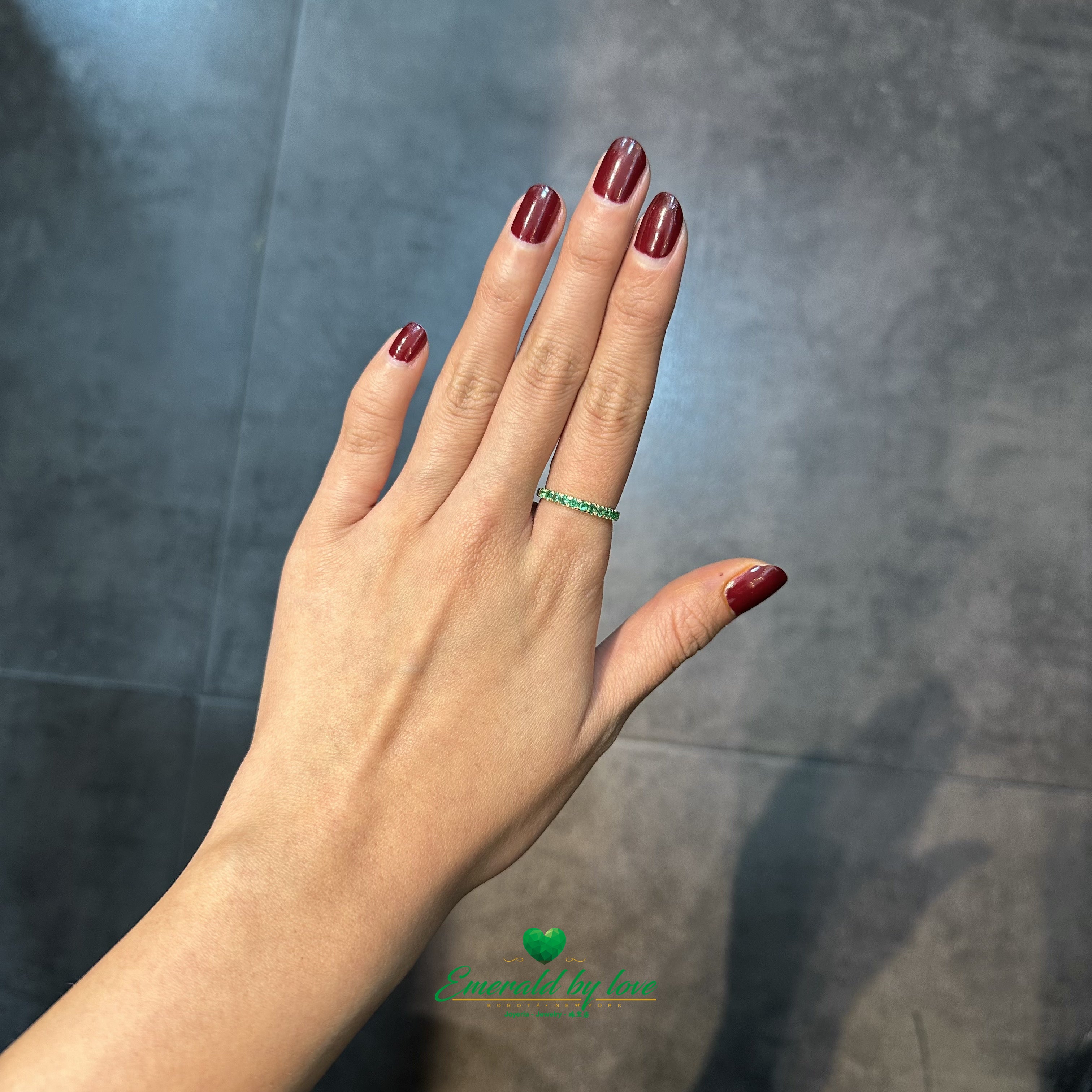 18K Italian Gold Band with Natural Colombian Emeralds Ultra-Light yellow gold magnificent
